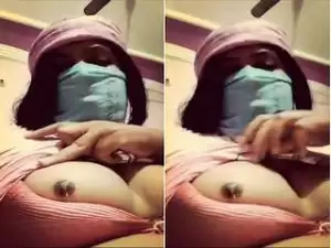 Exclusive- Desi Bhabhi Showing her Milky Boobs
