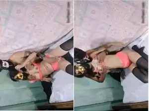 Today Exclusive- Desi Bhabhi Boob Pressing and Blowjob