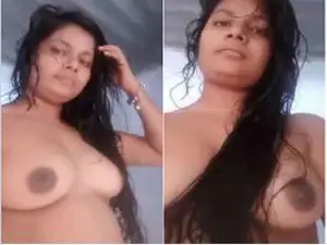 Desi Girl Girl Showing Her Boobs And Pussy