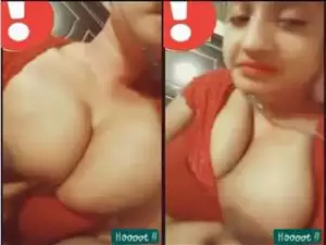 Today Exclusive- Sexy Desi Girl Showing Her Boobs on Live Show