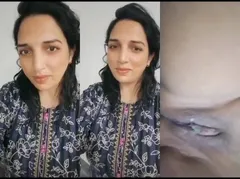 Desi Girl Shows Pussy