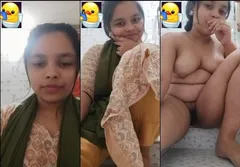 Cute Desi Girl Shows Nude Body