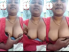 Desi Bhabhi Shows Boobs