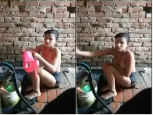 Desi Girl Record her Bathing Clip For Lover