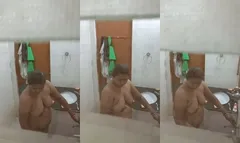 Desi Aunty Bathing Capture