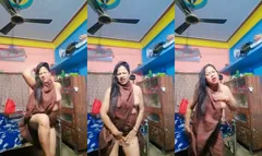 Desi Bhabhi Shows Boobs