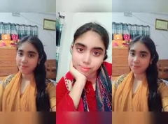 Horny Desi Vlg Girl Shows Boobs