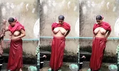 Desi Bhabhi Bathing Capture