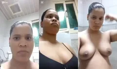 Desi Bhabhi Shows Boobs