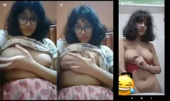 Cute Desi Girl Shows Nude Body
