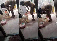 Horny Desi Bhabhi Bathing