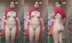 Horny Desi Bhabhi Shows Nude Body