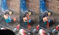 Desi Bhabhi Bathing Capture