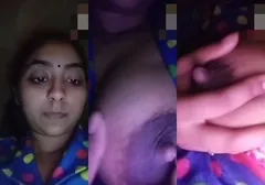 Desi Girl Shows Her Boobs