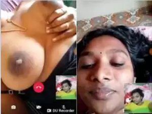 Today Exclusive- Sexy look Desi Tamil Girl Showing Her Boobs on Video Call