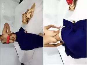 Today Exclusive- Sexy Desi Bhabhi Play with Her Boobs