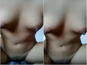 Exclusive- Sexy Desi Girl Ridding Lover Dick