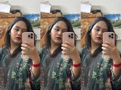 Horny Bengali Gf Showing Fingering