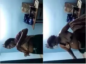 Today Exclusive- Tamil Bhabhi Showing Her Boobs