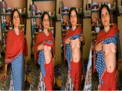 Sexy Desi Bhabhi Shows Boobs For Lover