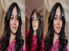 BEAUTIFUL Desi GF SHOWING PERKY BOOBS &amp; PUSSY CLOSEUP