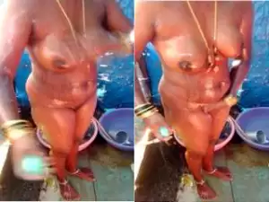 Today Exclusive- Sexy Tamil Wife Bathing Capture By Hubby part 3
