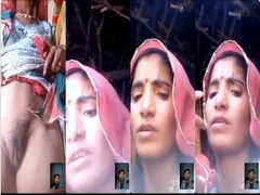 Desi Vlg Bhabhi Shows Pussy On VC