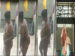 Tamil Aunty Bathing Captured