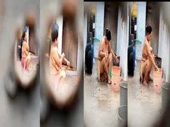 Desi Aunty OutDoor Bathing Capture