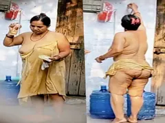 DESI VILLAGE BHABHI BATHING PEEPING HER NEIGHBOUR THROUGH SIDE-WALL SMALL HOLE CAPTURED
