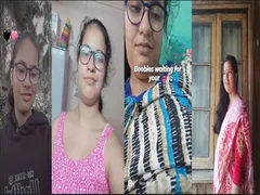 CHUBBY CHASMISH INDIAN HORNY GF SHOWING BOOBS & FINGERING HAIRY PUSSY WITH PEN