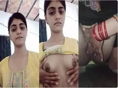 Cute Slim Gf Showing Fingering