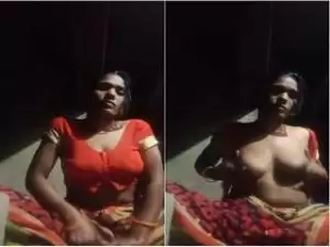 Today Exclusive- Horny Desi Village Bhabhi Showing Her Boobs and Pussy