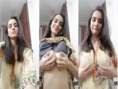 Hot Paki Mal Shows Boobs