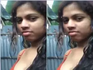 Today Exclusive- Desi Village Girl Showing her Wet Pussy