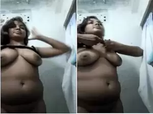 Today Exclusive- Sexy Desi Look pak Girl Showing her Boobs and Pussy Part 2