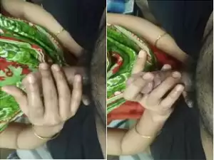 Today Exclusive- sexy Desi Wife Gives Nice Handjob to Hubby