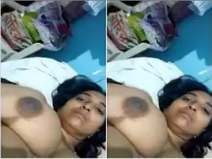Today Exclusive- Horny Desi Bhabhi Play with Her Wet Pussy