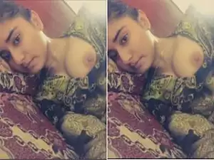 Today Exclusive-Hot Look Pak Girl Showing Her Boobs And Pussy