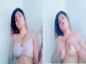 Today Exclusive-Super Sexy Look Desi Girl Play with Her Boobs