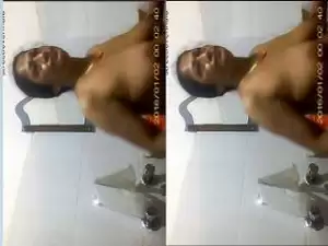 Today Exclusive- Desi Aunty Record Her Bathing Video