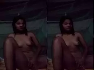 Today Exclusive- Sexy Desi Girl Strip Her Cloths and Showing Her Boobs and Pussy