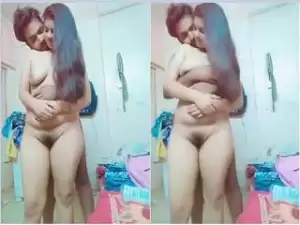 Exclusive-  Hot Look Desi Girl With Lover
