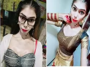 Today Exclusive-Cute look Desi Girl Showing Her Boobs and Wet Pussy