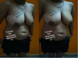 Today Exclusive- Sexy Desi wife Showing Her Big Boobs