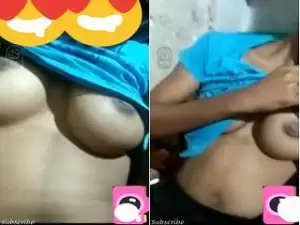 Today Exclusive- Desi Girl Showing Her Boobs