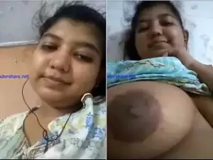 Today Exclusive- Desi Girl Showing Her Boobs on Video Call