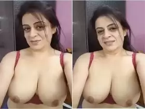 Today Exclusive- Horny Desi Bhabhi Showing Her Boobs