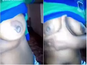 Today Exclusive- Horny Desi Bhabi Play With Her Boobs