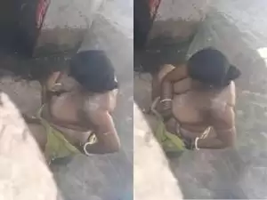 Today Exclusive- Desi Bhabhi Bathing Capture By Hidden Cam Part 1